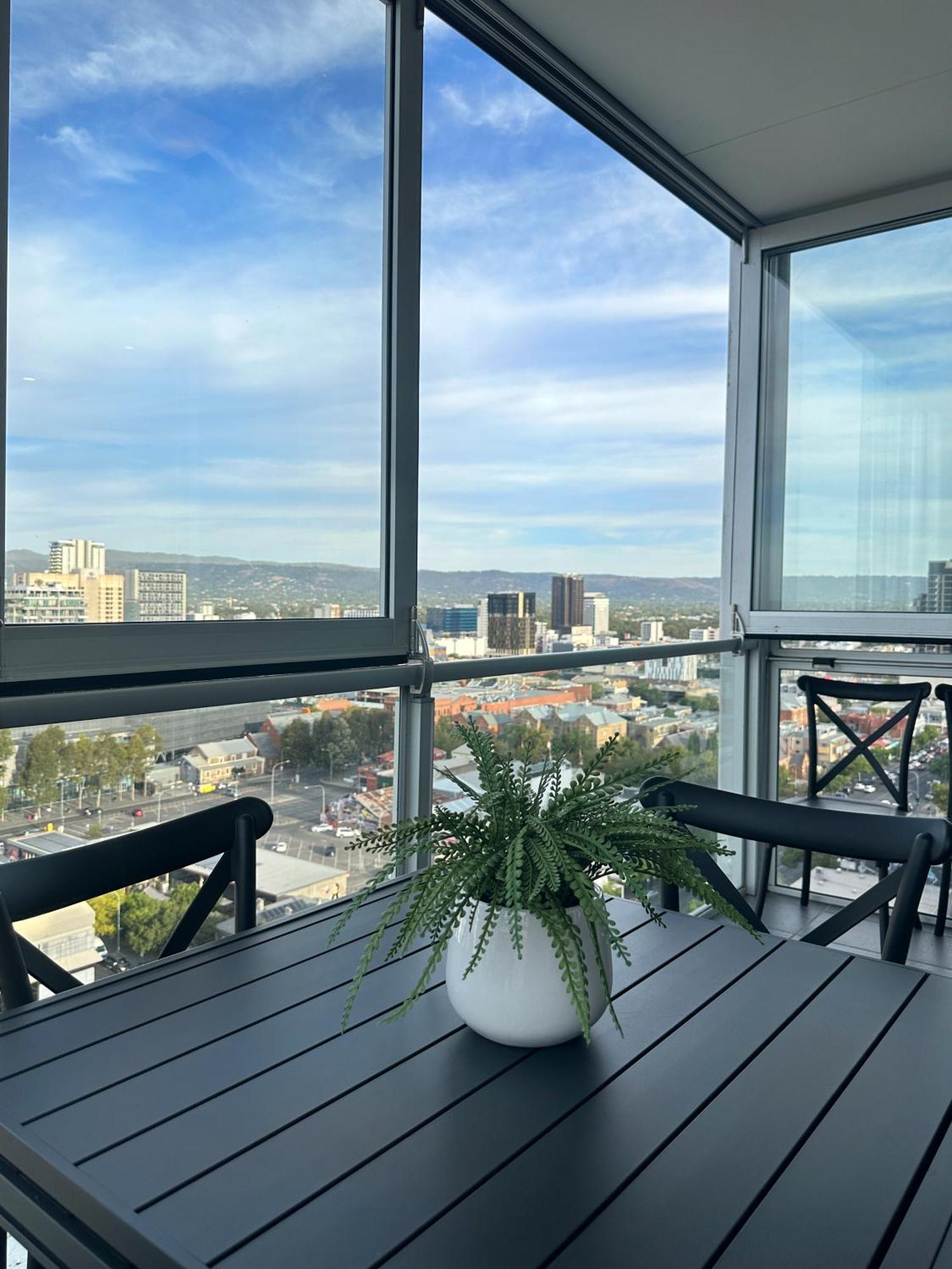 Penthouse View Apartment Luxury Cbd Penthouse Sleeps 6 Balcony Spa Access Adelaida Exterior foto